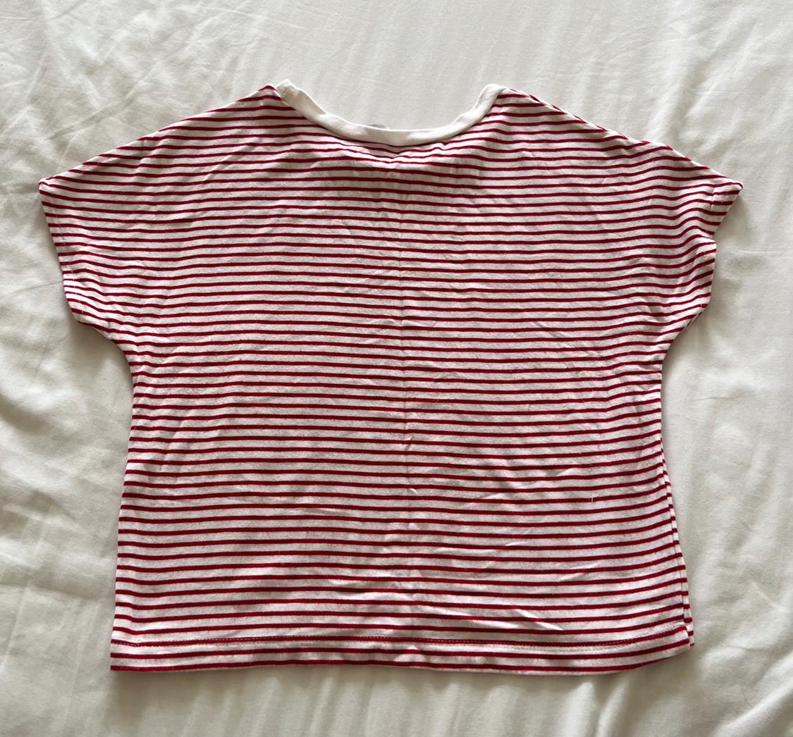 RED AND WHITE STRIPE SHORT SLEEVED TSHIRT. SLIGHTLY CROPPED. SOFT JERSEY FABRIC. - Image 3