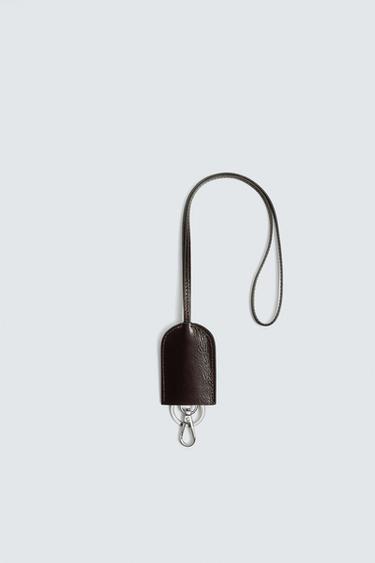 LLAVERO CON COLGANTE PIEL - Marrón de Zara - Imagen 0