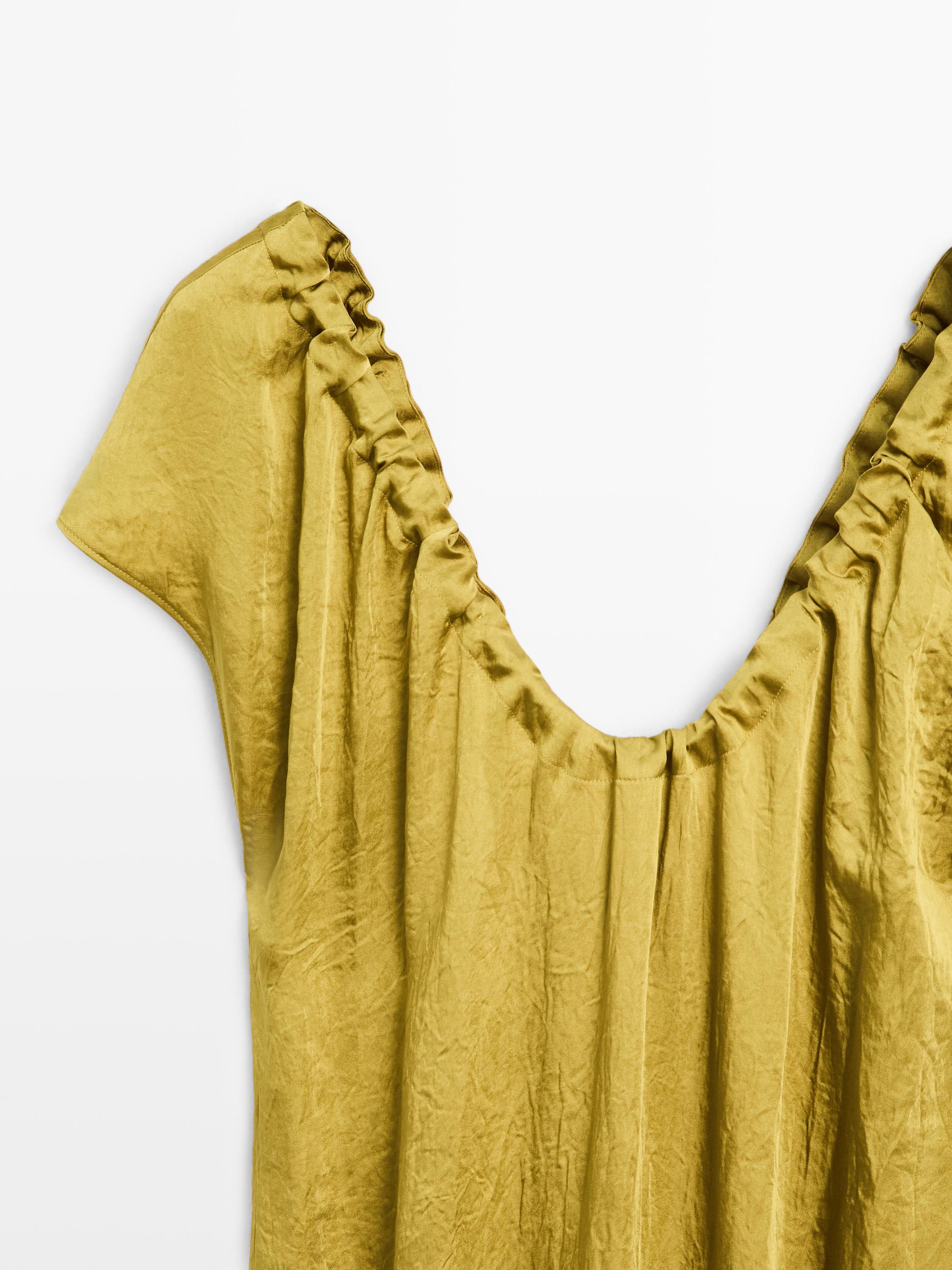 Robe midi satinée et froncée
