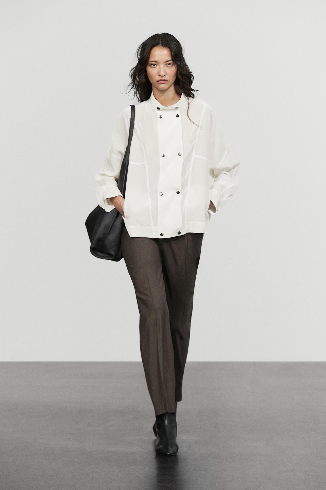 Snap-button stand collar shirt — Ecru