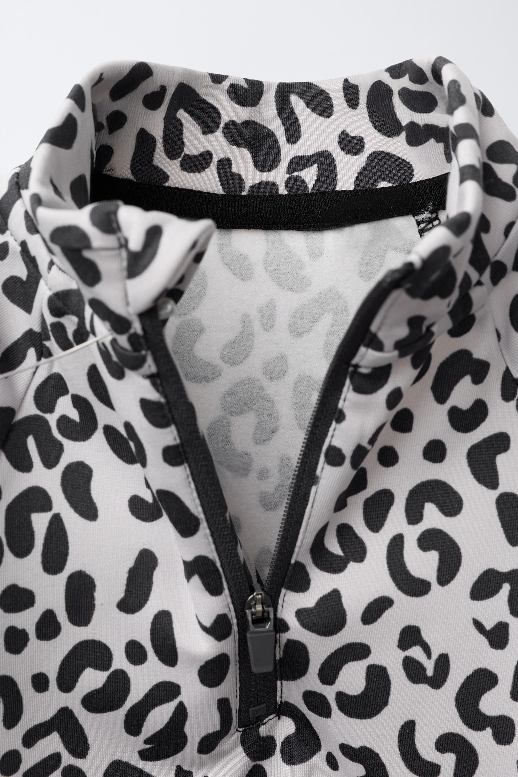 BREATHABLE ANIMAL PRINT T-SHIRT