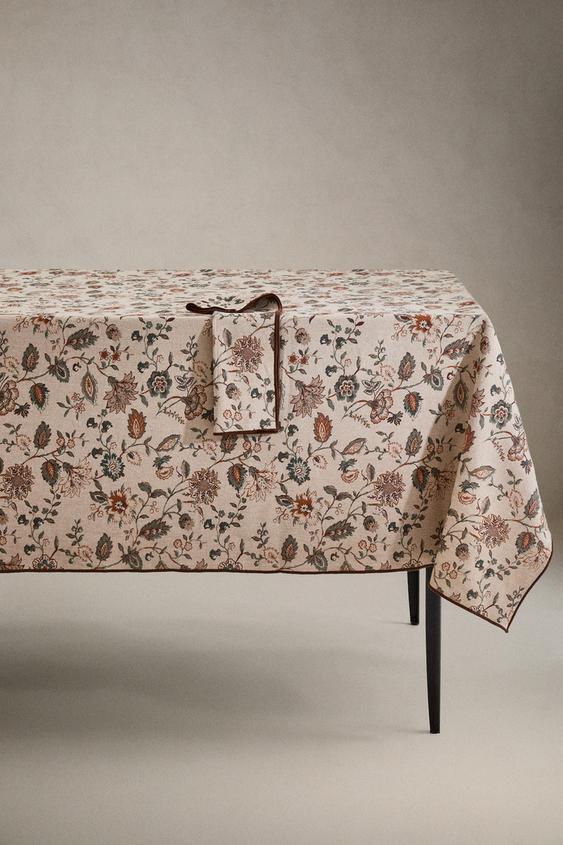 FLORAL PRINT TABLECLOTH WITH TOPSTITCHING