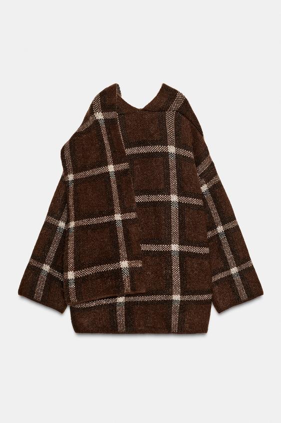 Pedn pohled na hnd krtk kabt s kostkovanm vzorem a ladc lu. Dlouh rukvy a pedn nprsn kapsy.