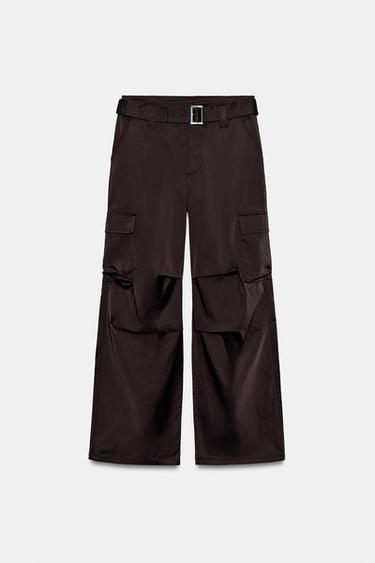 PANTALÓN CARGO SATINADO CINTURÓN - Berenjena oscuro de Zara