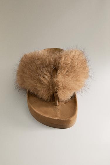 SANDALIA THONG EFECTO PELO - Marrón Camel de Zara