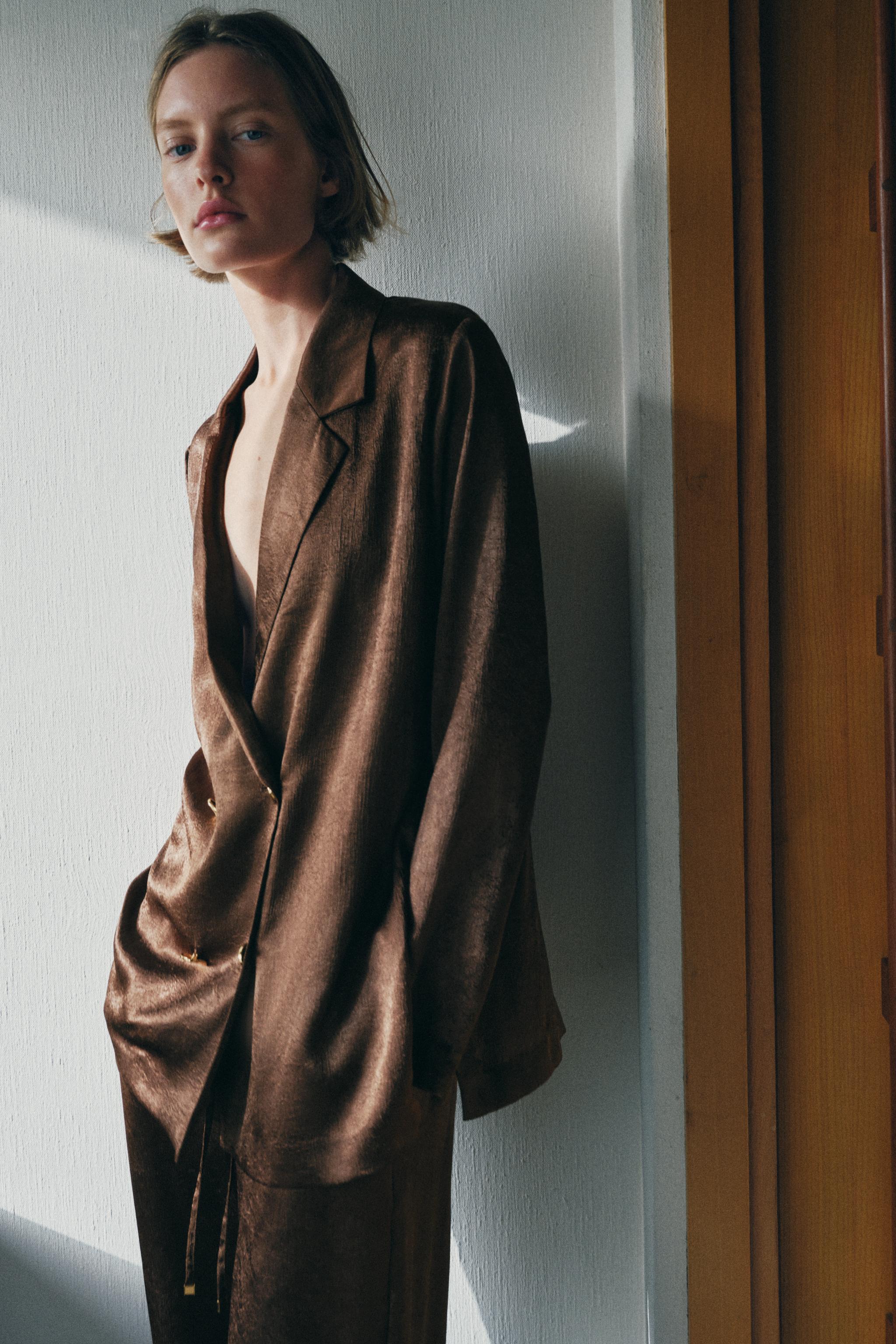 WRINKLE-LOOK FLOWY PANTS