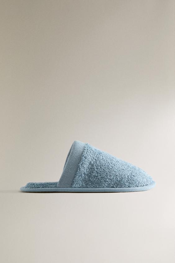 CHAUSSONS ENFANT OUVERTS À L'ARRIÈRE SERVIETTE DE BAIN - Bleuté de Zara - Image 0