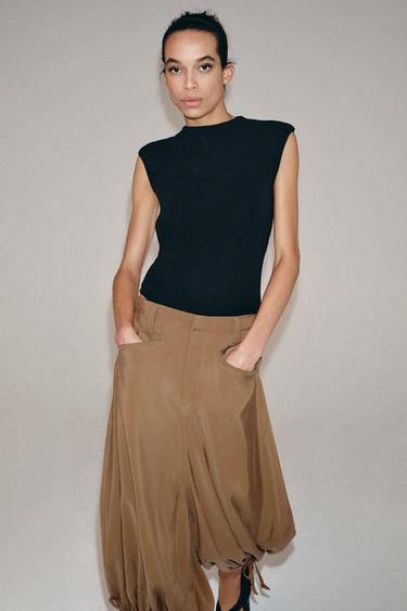 LANGE FLIESSENDE BERMUDASHORTS ZW COLLECTION - Mittleres Camel von Zara