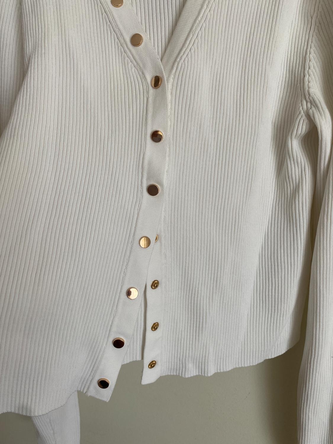 KNIT TOP WITH GOLD BUTTONS - Image 3