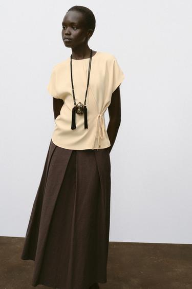 ТОП ИЗ СТРУЯЩЕЙСЯ ТКАНИ СО ШНУРКОМ — ЯИЧНО-ЖЕЛТЫЙ от Zara