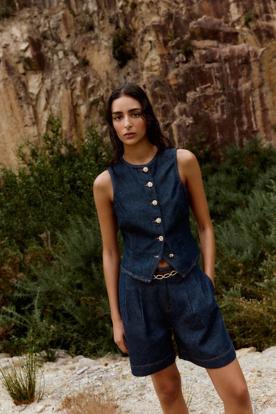 SHORT Z1975 EN JEAN À PINCES ET CEINTURE