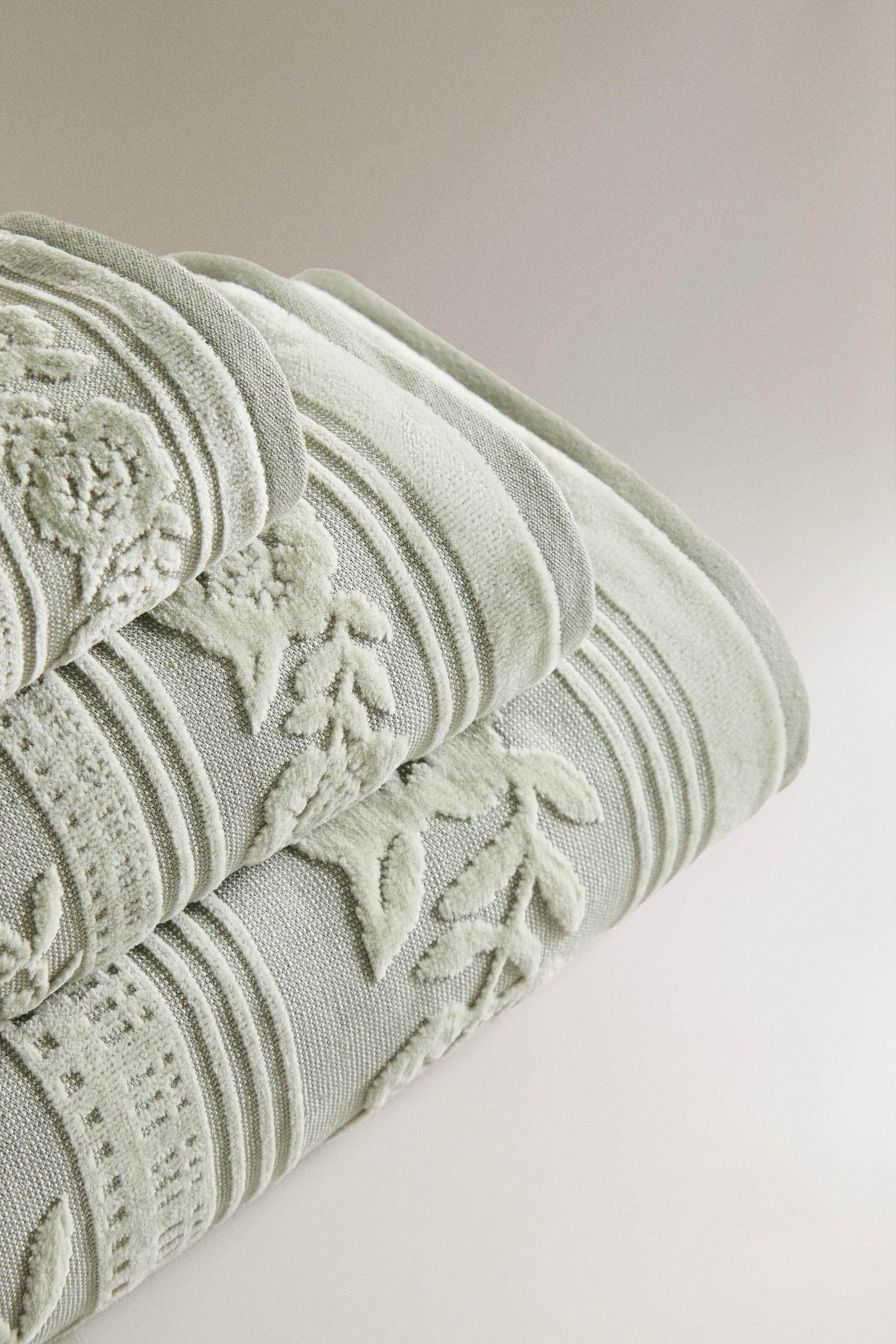 SERVIETTE DE BAIN JACQUARD VELOURS