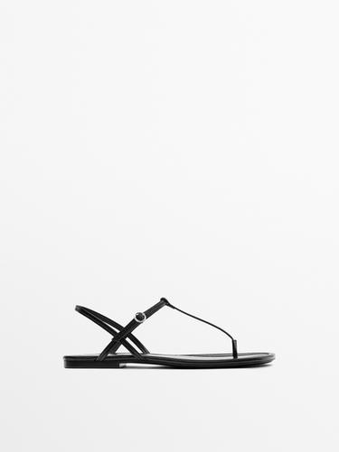 Sandalia plana tiras dedo - Negro de Zara