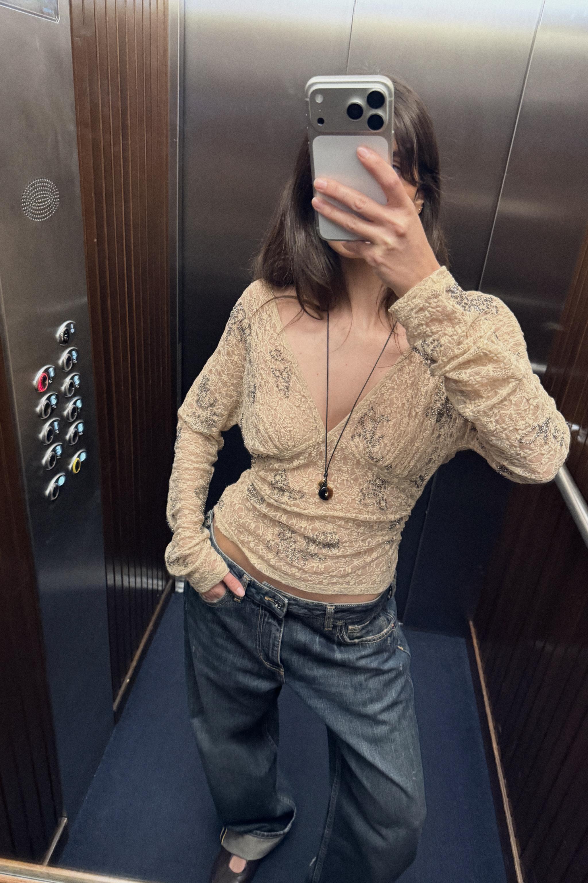 TOP BRODÉ AVEC FANTAISIE