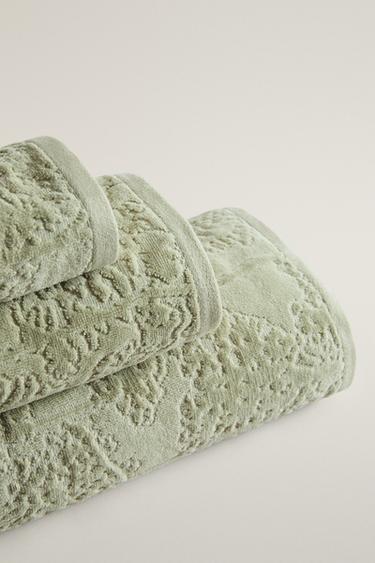 FLORAL JACQUARD BATH TOWEL — Light green 2