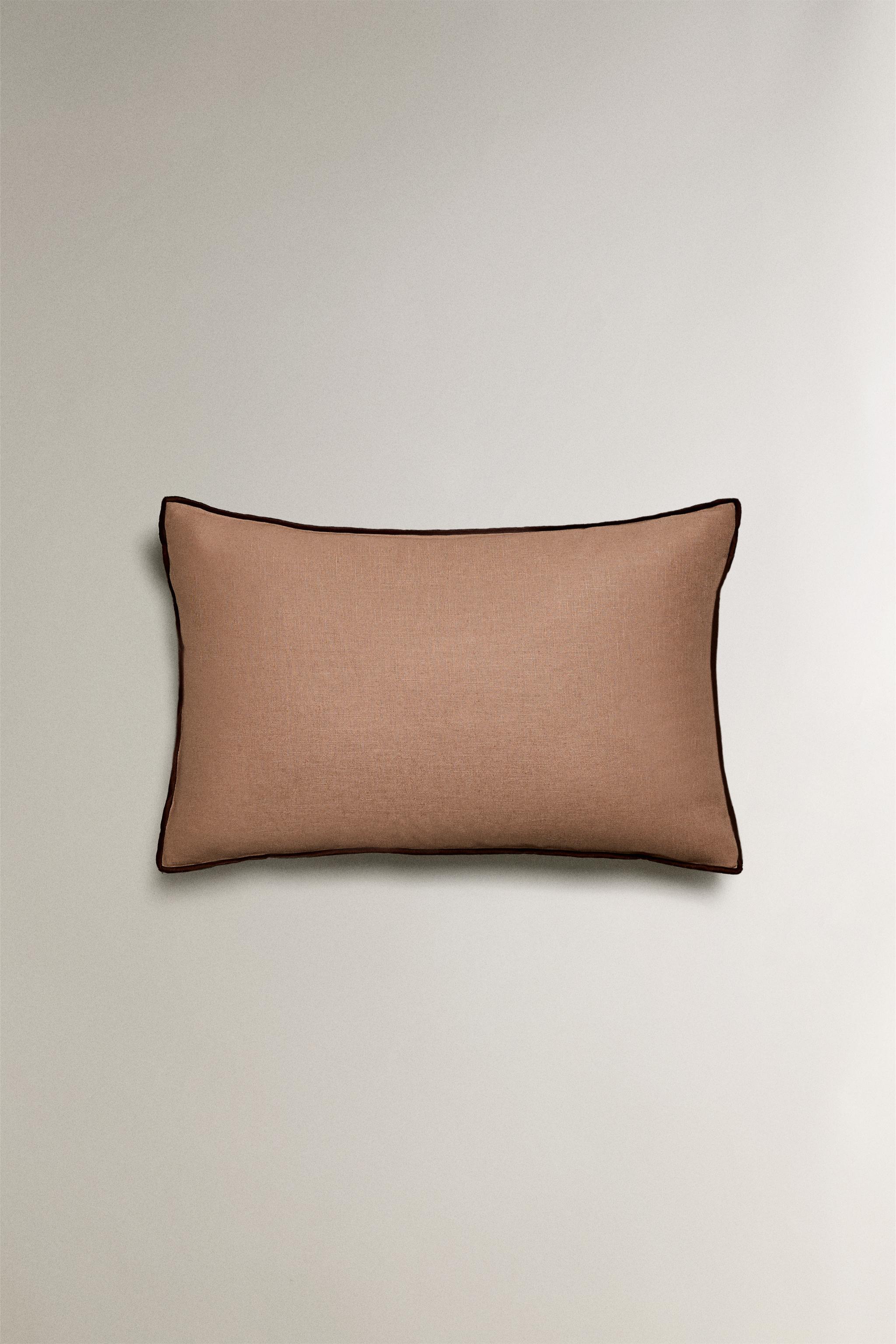 LINEN CUSHION COVER WITH OVERLOCK