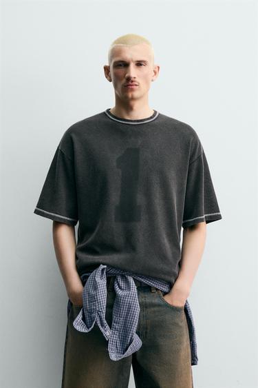 KONTRASTERENDE STRIK T-SHIRT MED VASKET EFFEKT - Sort fra Zara