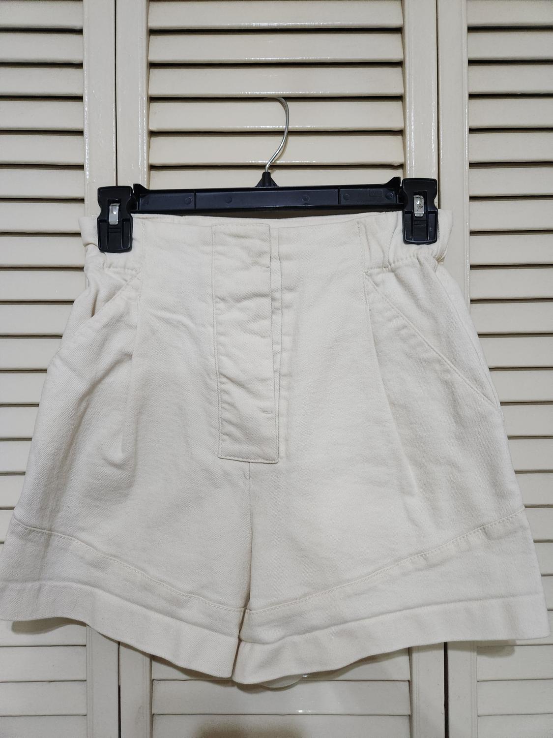 PLEATED SHORTS