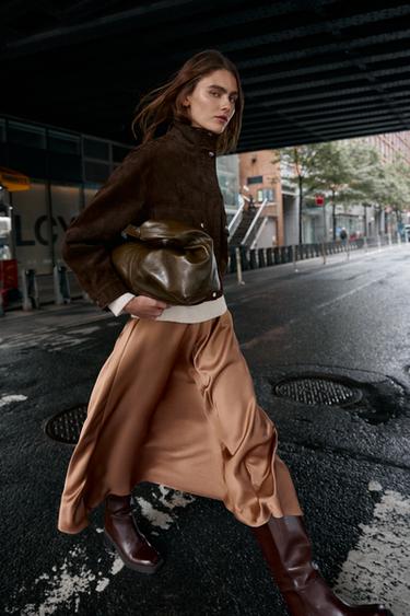 HALFLANGE SATIJNEN ROK - MIDDEN CAMEL van Zara