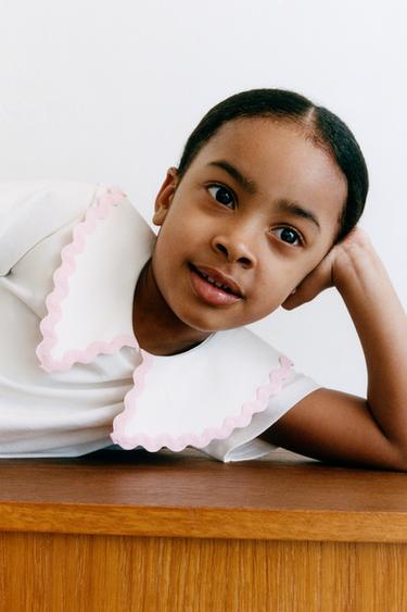 T-SHIRT WITH PETER PAN COLLAR AND WAVY APPLIQUÉ - Oyster-white by Zara