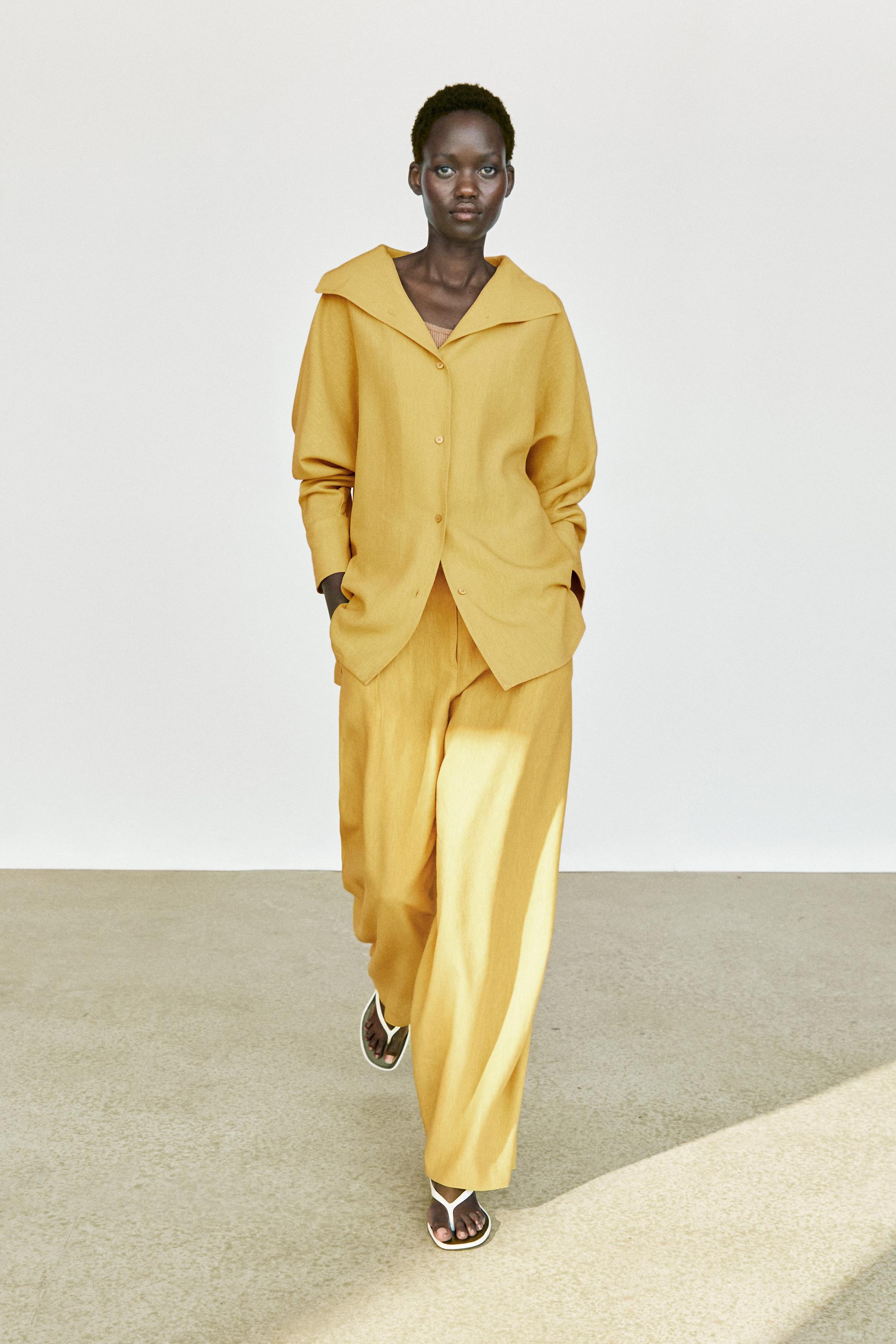 Wide-leg flowing linen blend pleated pants — Mustard