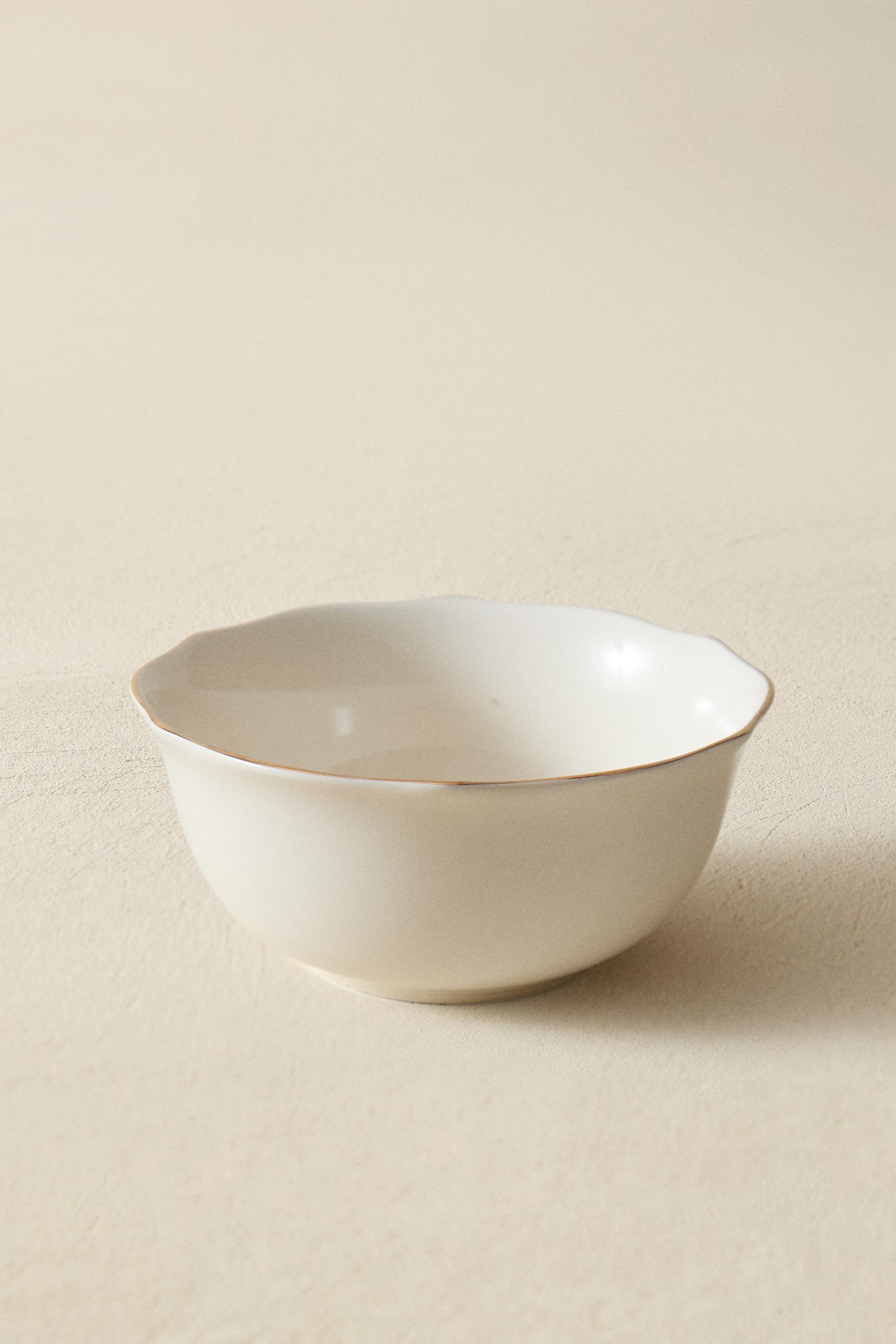 PORCELAIN BOWL WITH RIM DETAIL