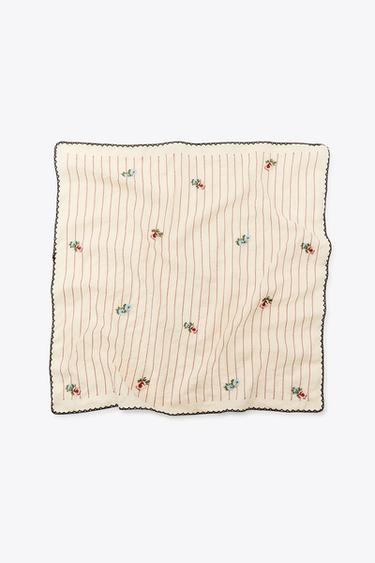 PAÑUELO RAYAS FLORES BORDADAS - Crudo de Zara