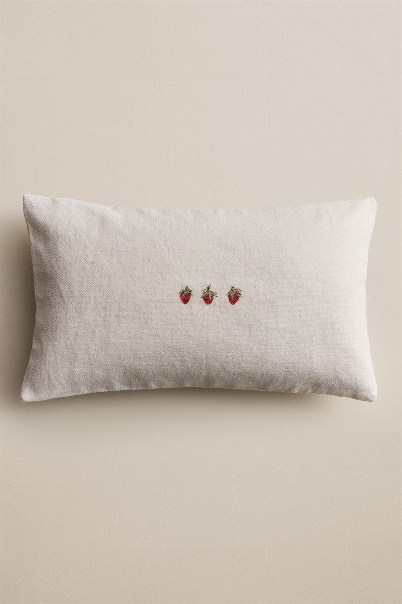 STRAWBERRY THROW PILLOW COVER — Oyster-white