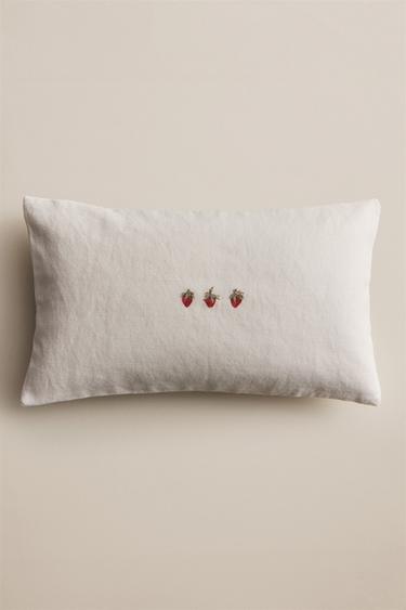 STRAWBERRY THROW PILLOW COVER — Oyster-white 1