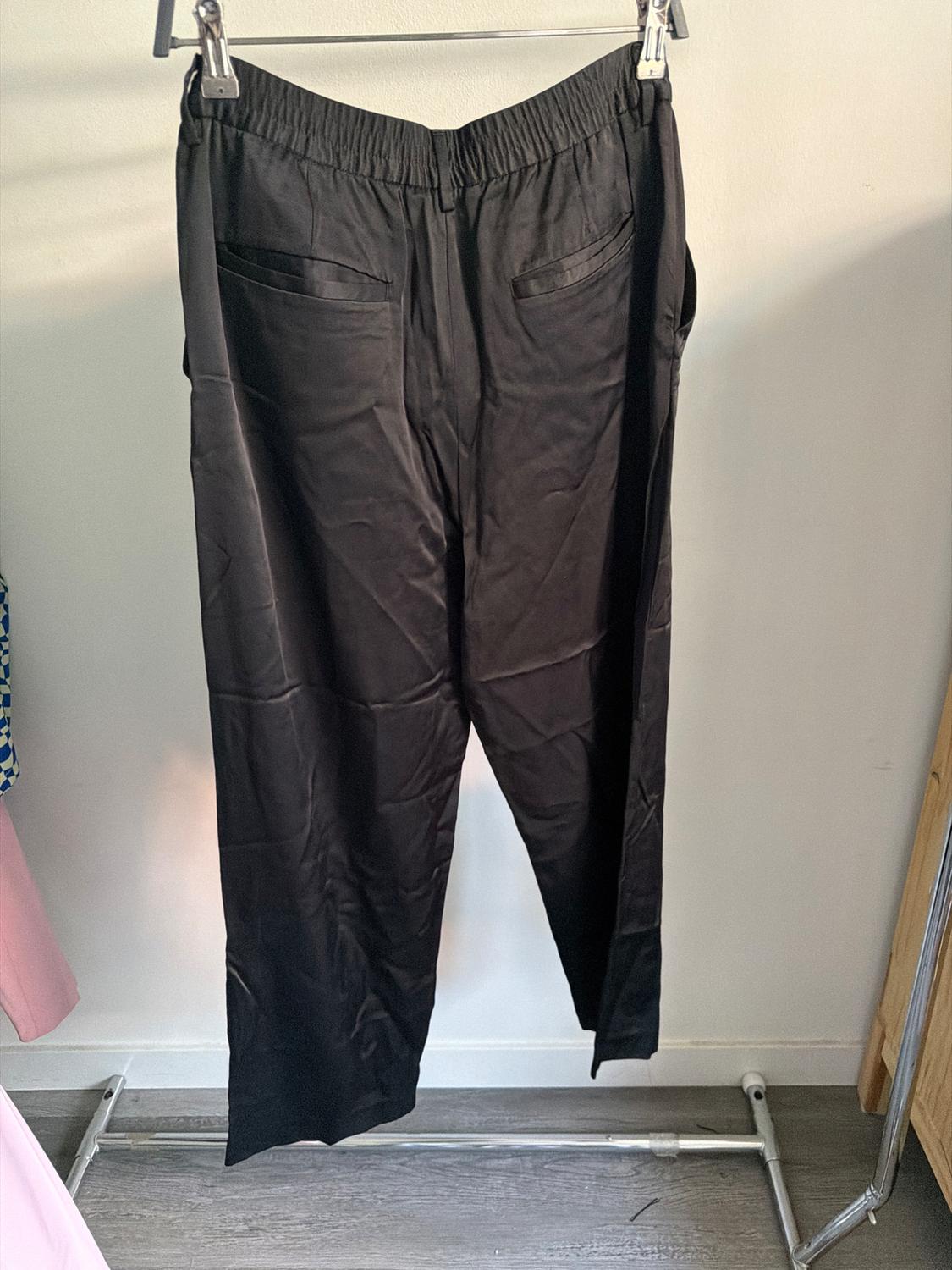 PANTALÓN SATINADO PLIEGUES - Image 2