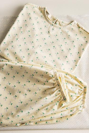 KINDERPYJAMA MIT BLÜMCHEN - Cremefarben von Zara