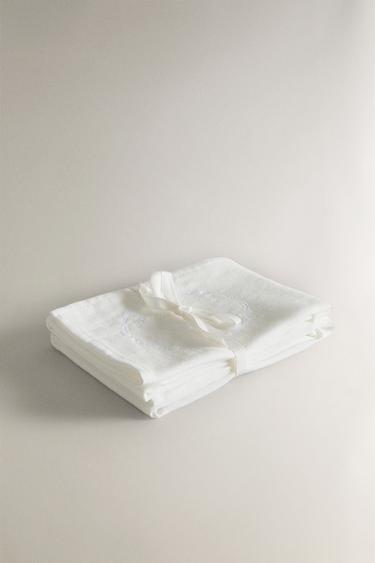 LOT DE 2 LANGES POUR BÉBÉ BRODÉES AVEC LETTRE - 852 de Zara - Image 1