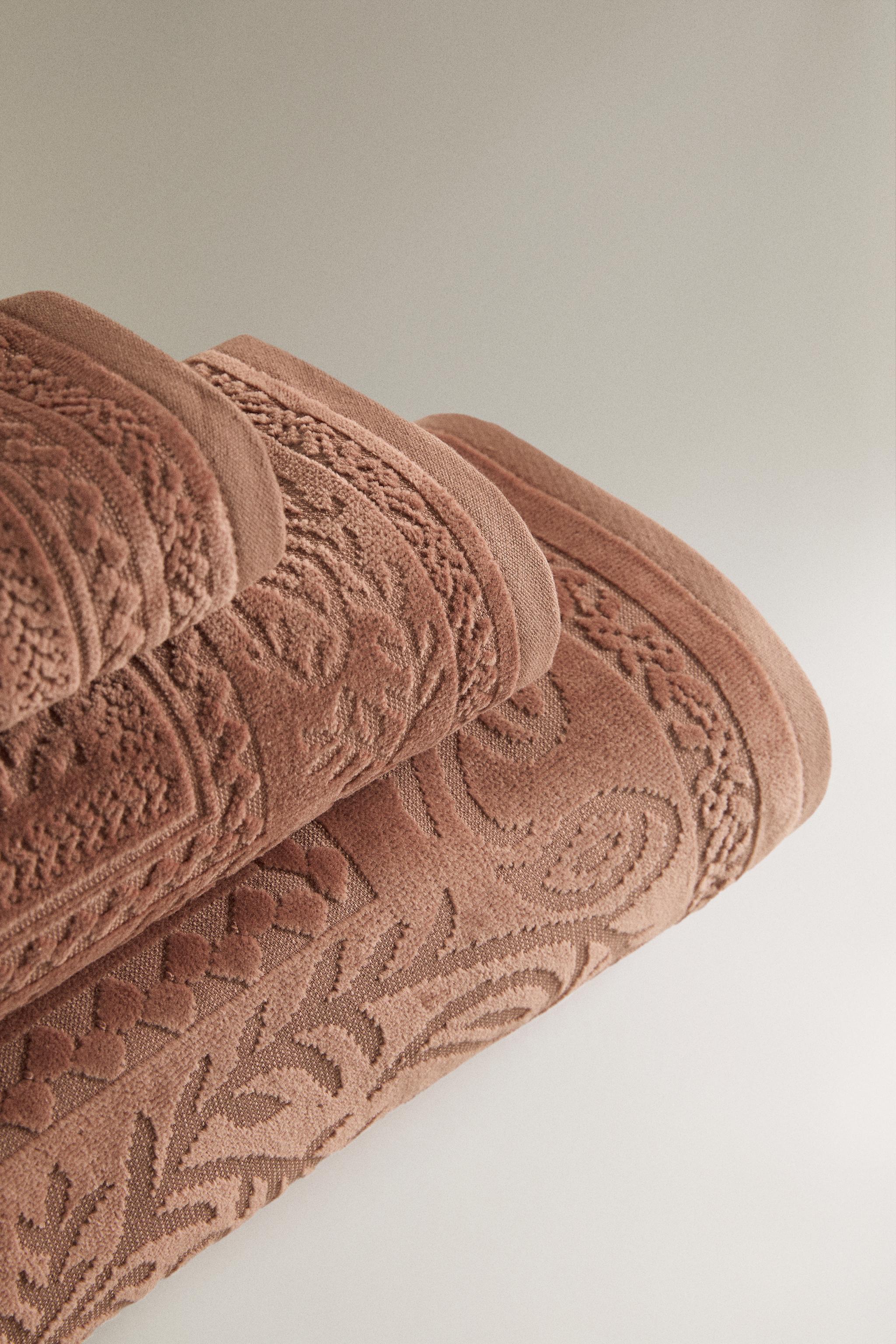 FLORAL JACQUARD BATH TOWEL — Dark russet