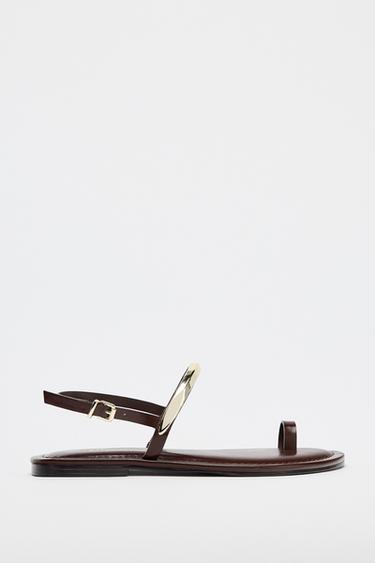 FLAT SANDALS WITH METAL APPLIQUÉ - Chocolate Brown by Zara