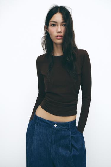 T-SHIRT MIT LANGEN ÄRMELN - Braun von Zara
