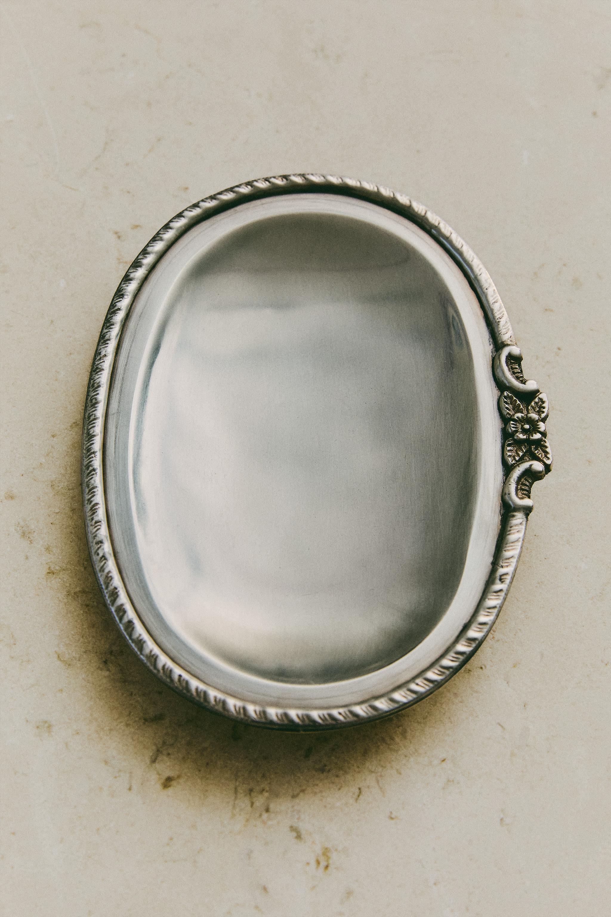 OVAL METAL BATHROOM SOAP DISH