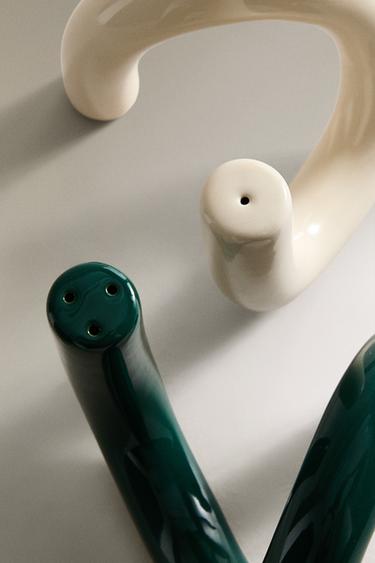 STONEWARE SALT AND PEPPER SHAKER SET WITH FIGURE DESIGN (SET OF 2) X COLLAGERIE - Green / Ecru by Zara - Image 2