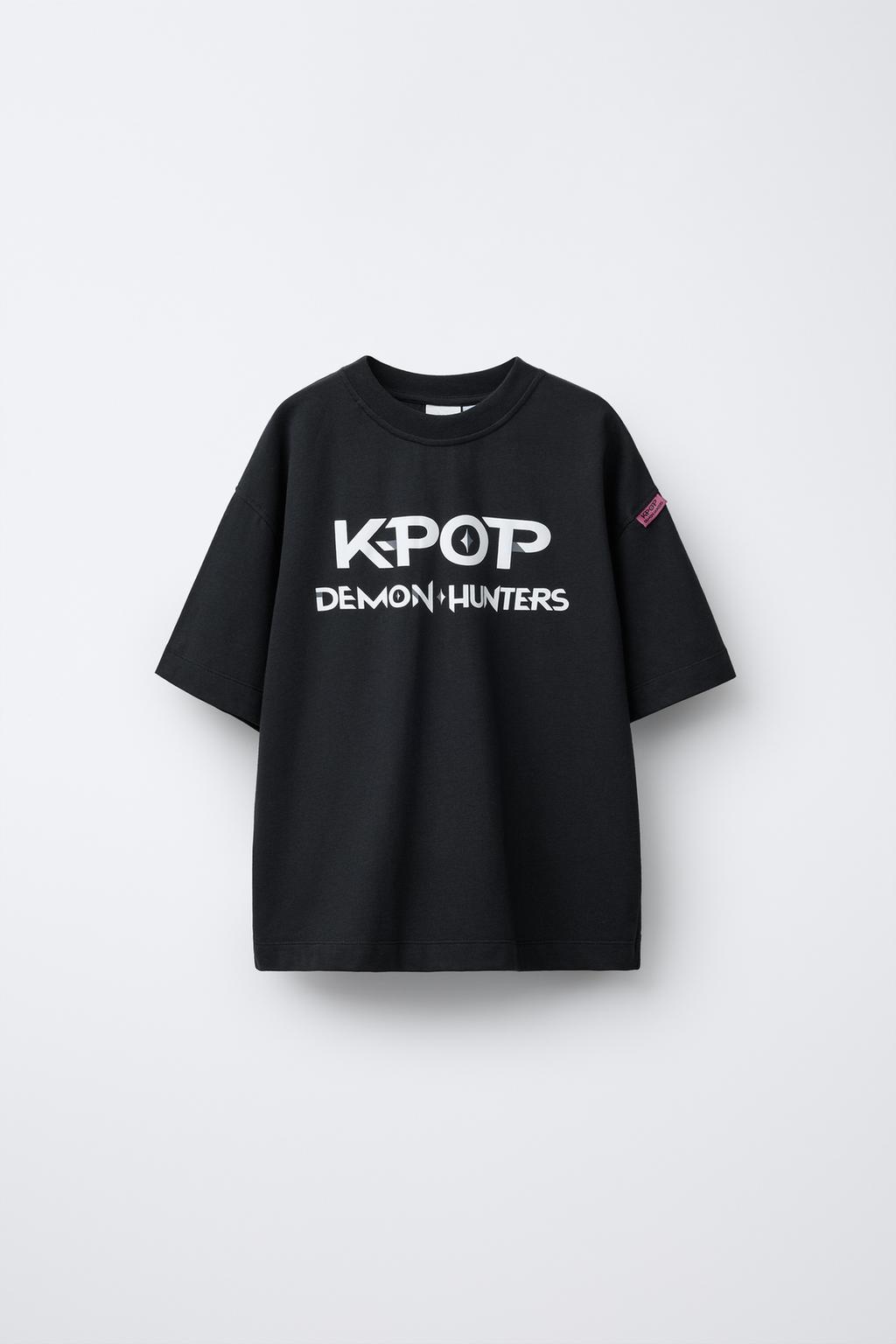 CAMISETA ESTAMPADA KPOP DEMON HUNTERS™ NETFLIX ©