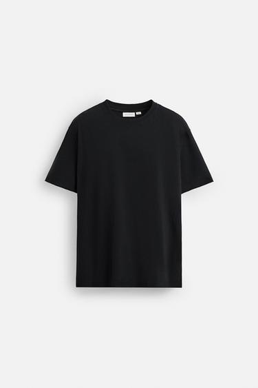 T-SHIRT MIT UNREGELMÄSSIGEN ABSCHLÜSSEN - Schwarz von Zara