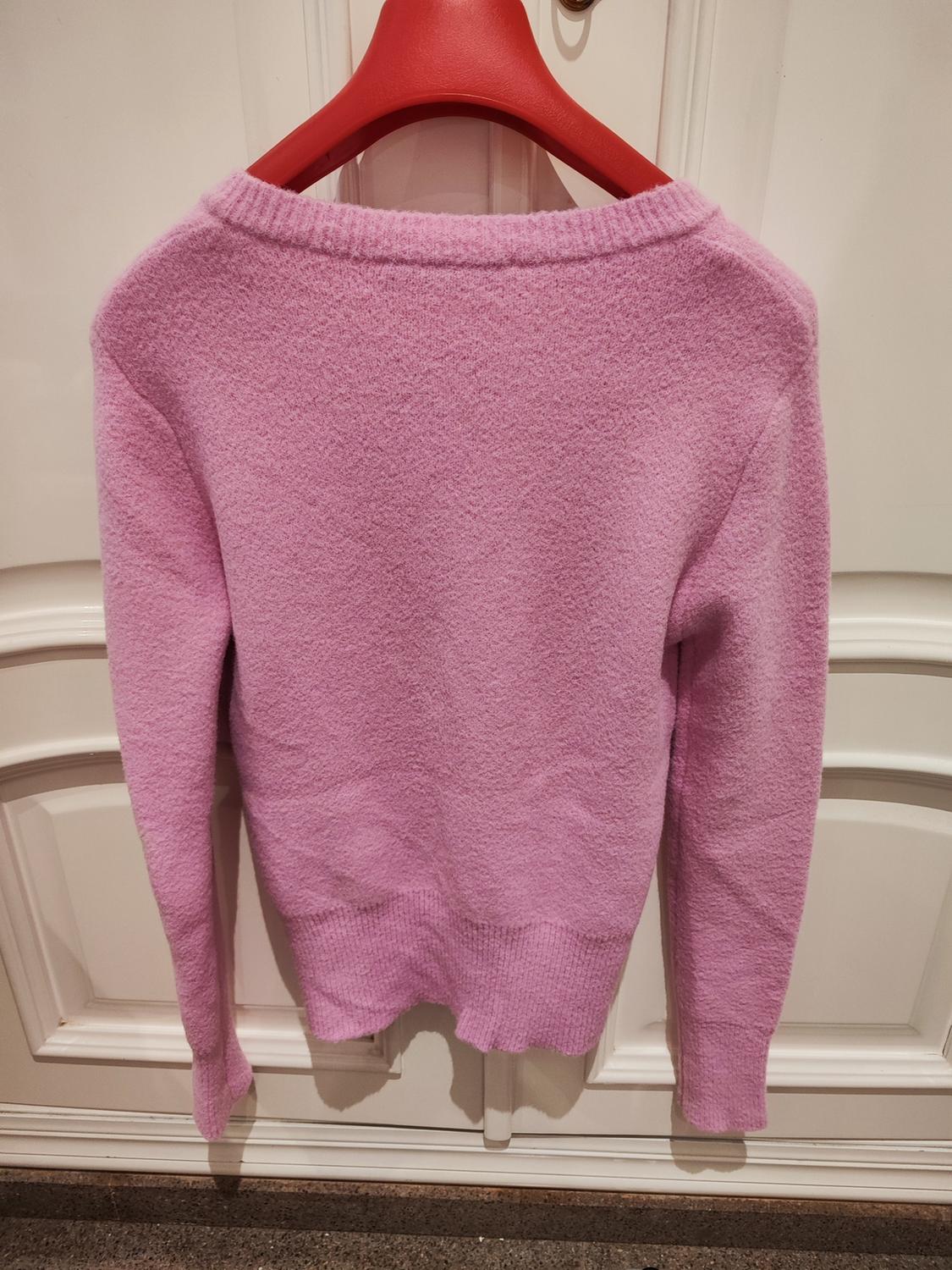 CHAQUETA PUNTO GRUESO ROSA CON BOTONES PERLA - Image 2