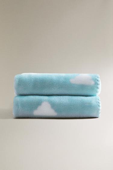 CHILDREN’S CLOUD FLEECE BLANKET - Light blue by Zara - Image 1