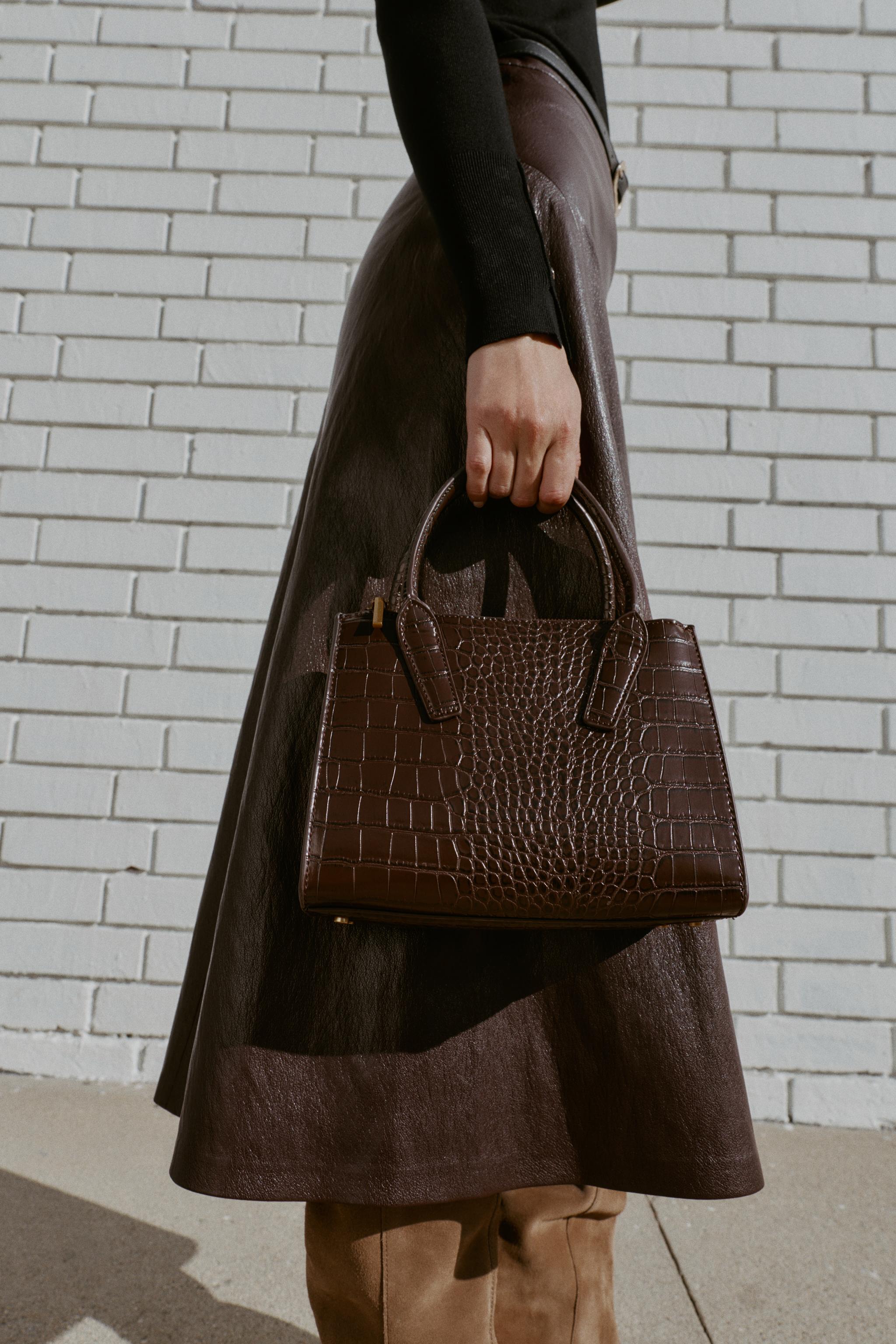 MINIBOLSA CITY EM RELEVO - Marrom | ZARA Brasil