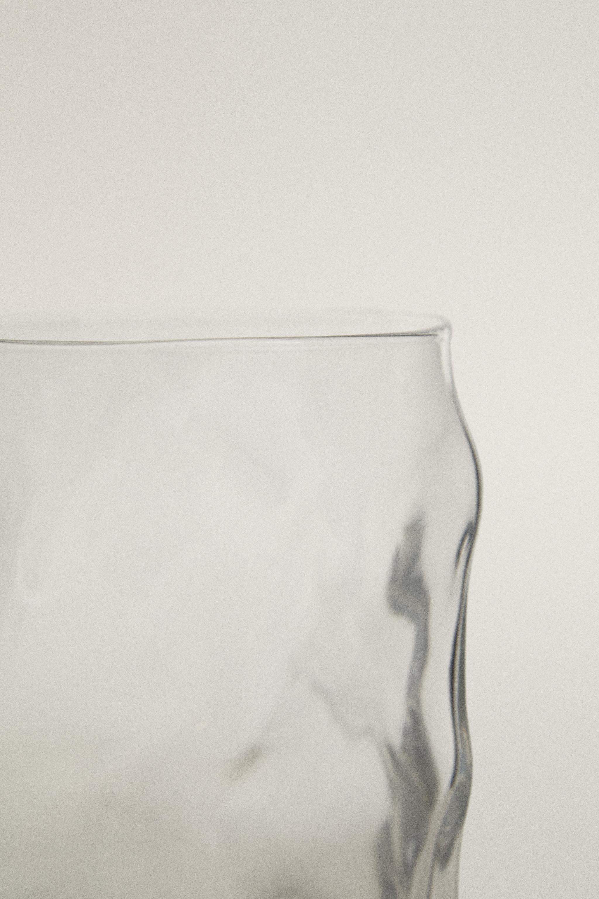 WAVY GLASS TUMBLER — Transparent