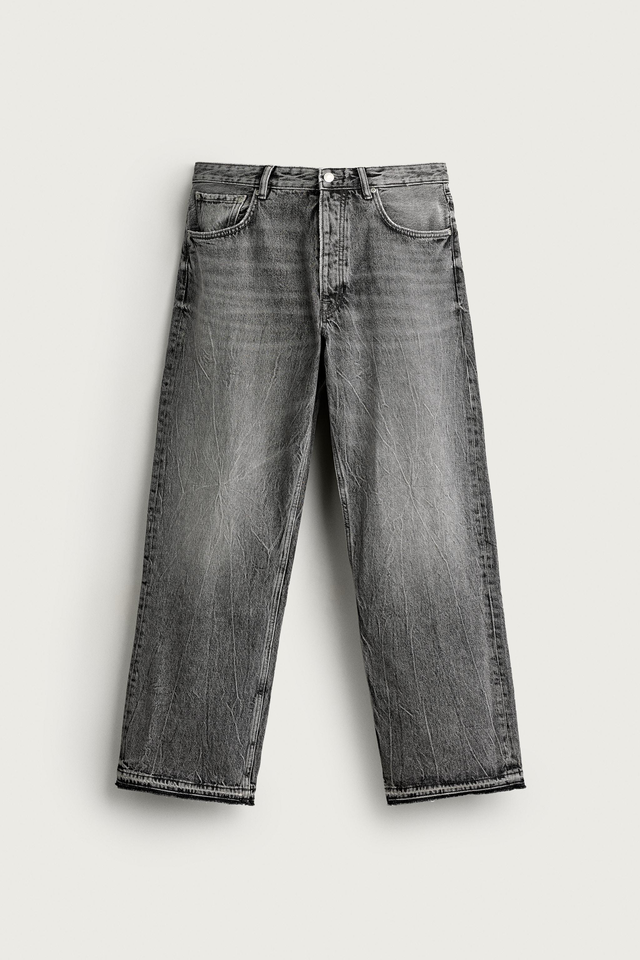 LOOSE-FIT JEANS