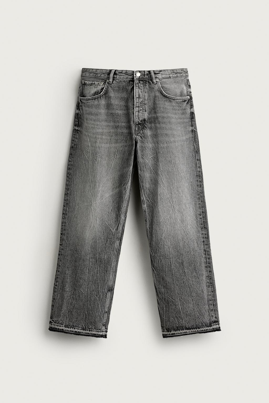 LOOSE-FIT JEANS