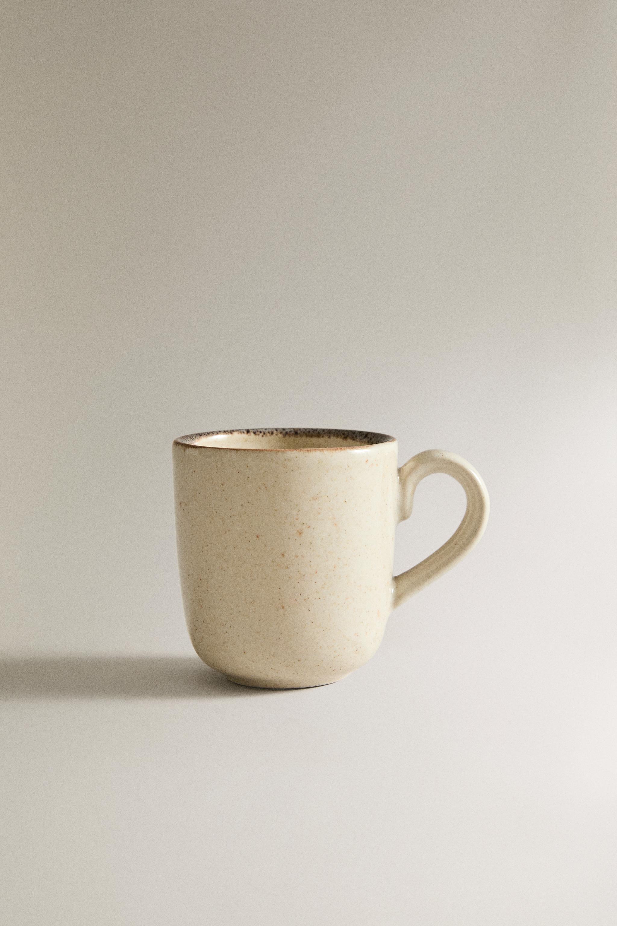 STONEWARE COFFEE CUP — Light ecru