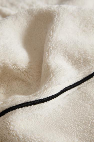 EMBROIDERED TRIM BATH TOWEL - Ecru / Black by Zara - Image 3