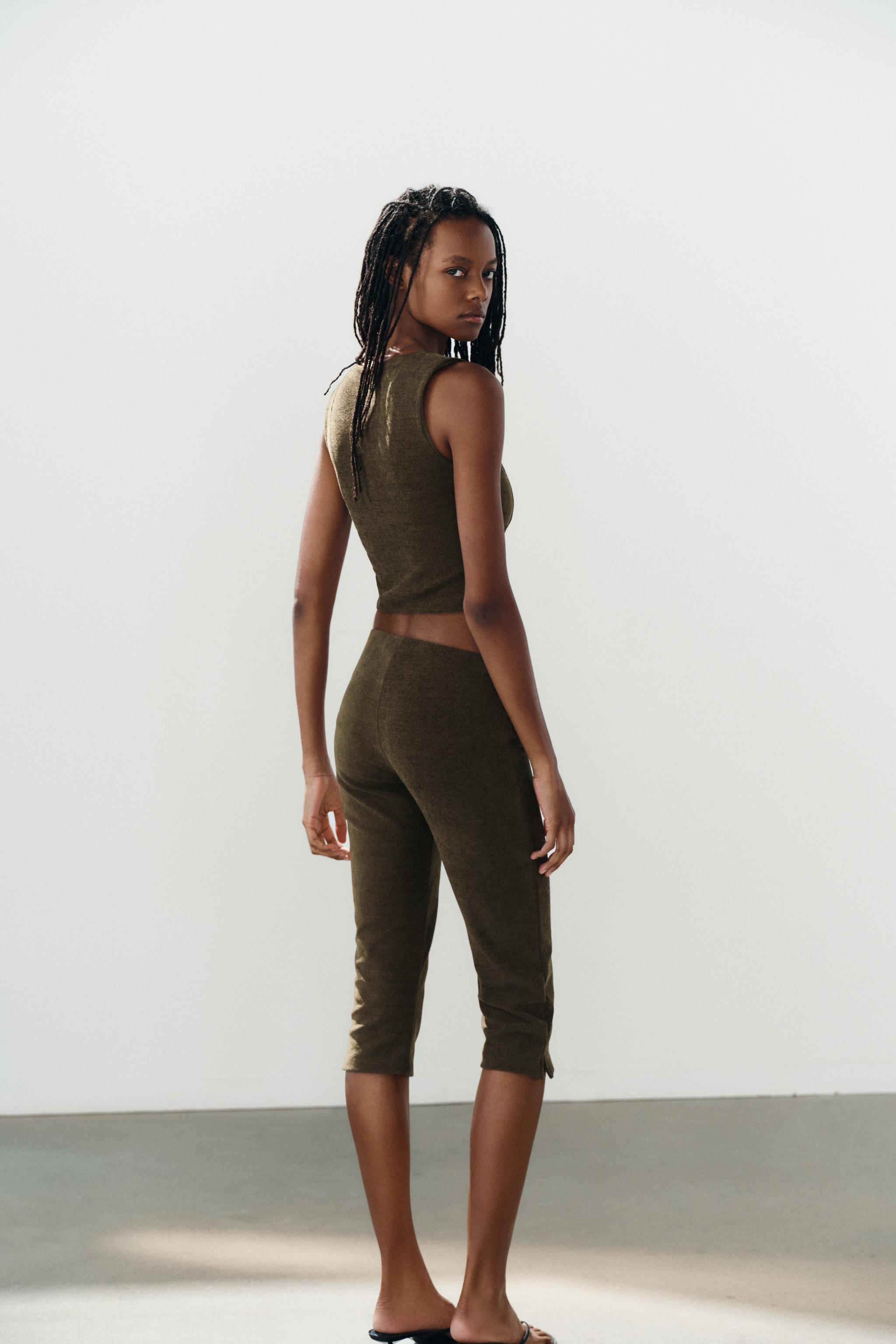 PANTALON CAPRI EN VELOURS CÔTELÉ AVEC CEINTURE