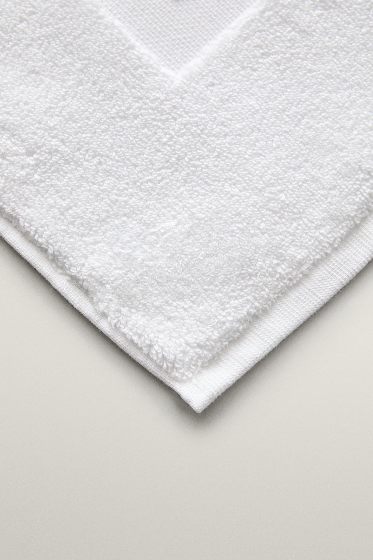 SOFT TERRY BATH MAT — White