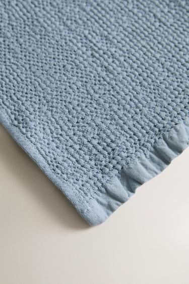 MINI WAFFLE BATH TOWEL - Light blue by Zara - Image 0
